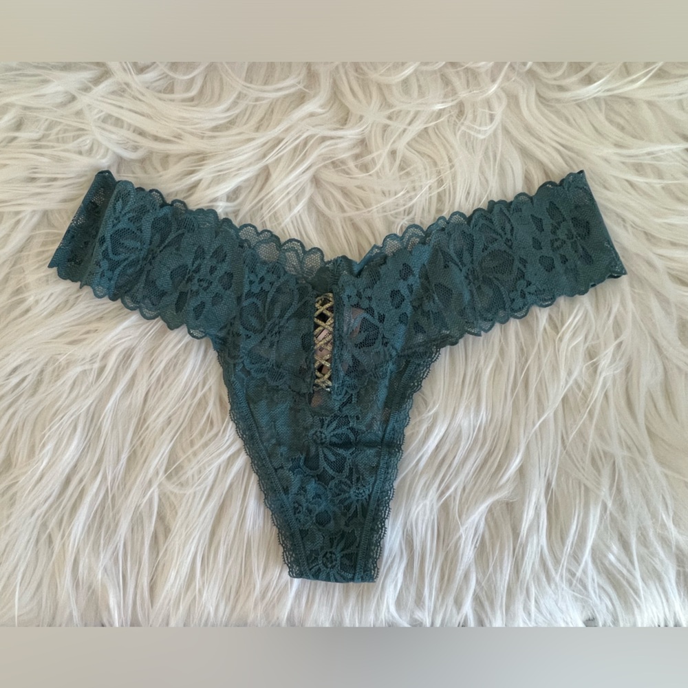 Victoria’s Secret Lace All-over Thong Panty
